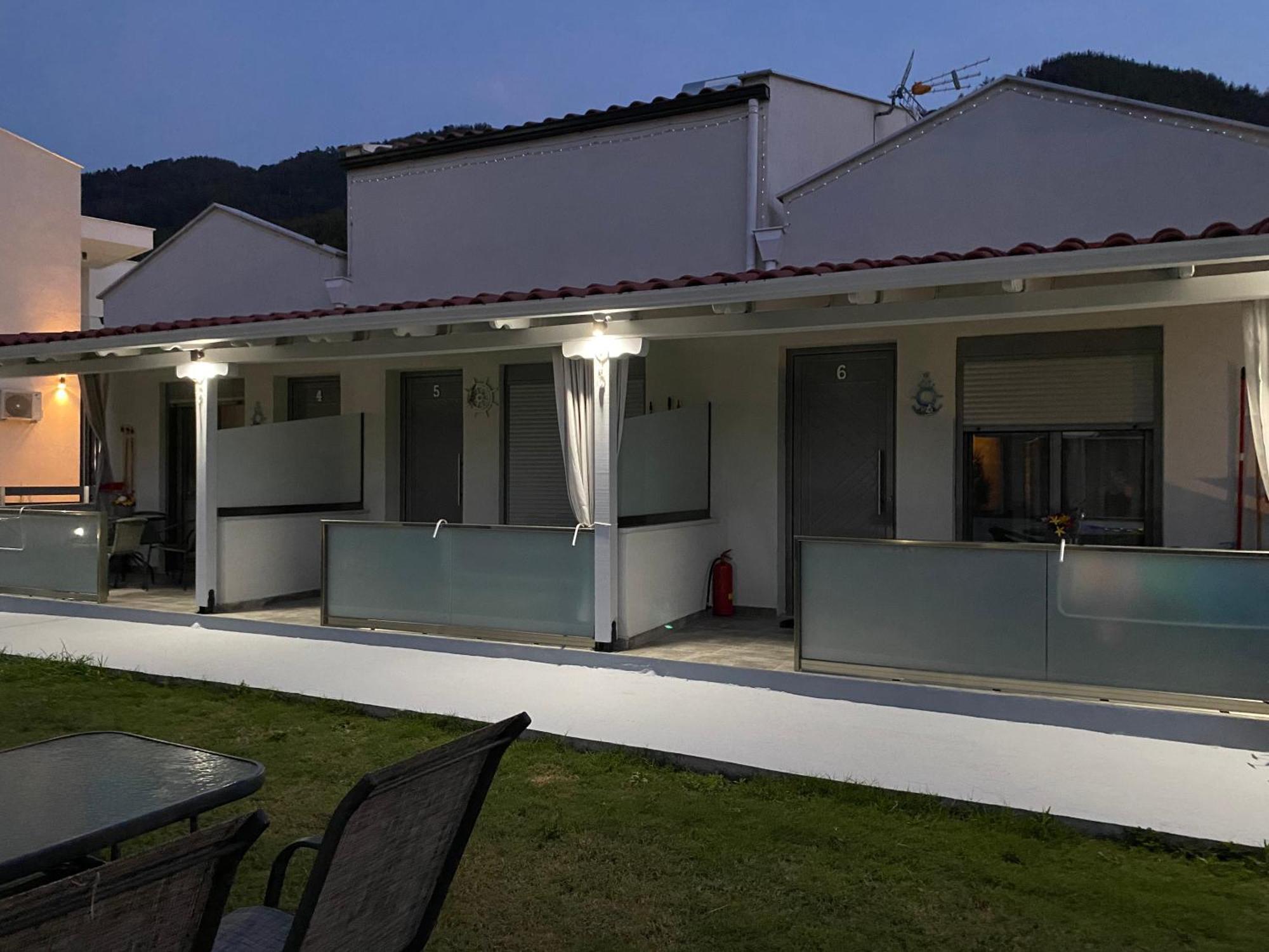 Harmony Studios & Apartments สกาลา โปเตมิอัส ภายนอก รูปภาพ